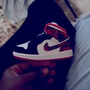 Bad Santa Jordan 1s size 4c